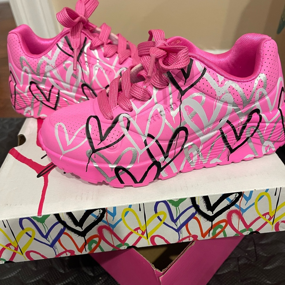 Skechers Pink Heart Pattern Kids Sneakers - NEW size 12 youth